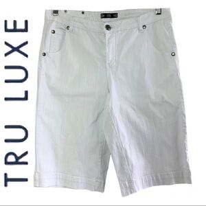 TRUE Luxe Jeans White Bejeweled Rhinestone Denim Shorts Size US 30/10